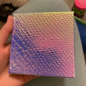 Iridescent mermaid magnetic eyeshadow case